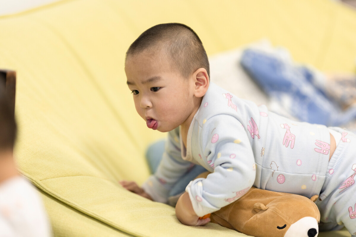 再等等看，孩子还在发育，可能听力还会好？等等真的有用吗？